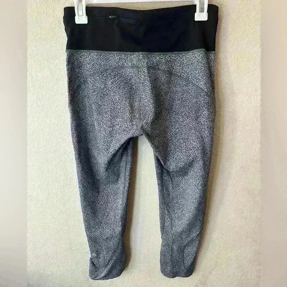 Lululemon Run The Day Crop Fractal Dark Starlight Black/ Black Sz 8 - Picture 3 of 6